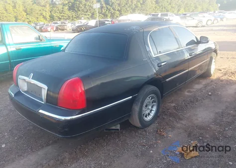 2005 Lincoln Town Car Signature from USA, damaged, VIN 1LNHM81W45Y627586